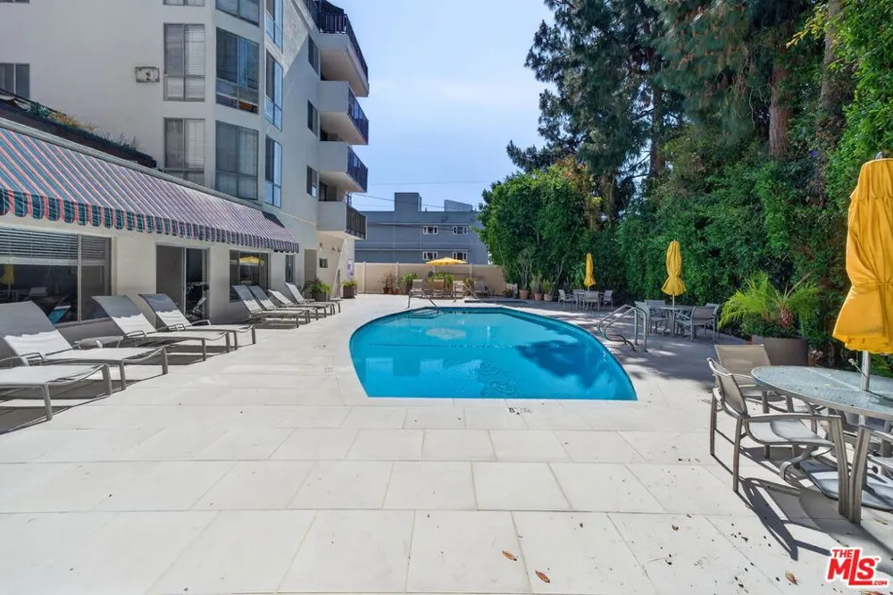 8530 Holloway Drive #303 West Hollywood, CA 90069