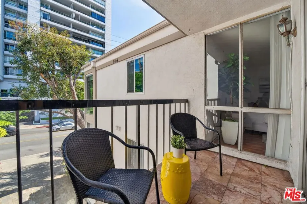 8530 Holloway Drive #303 West Hollywood, CA 90069