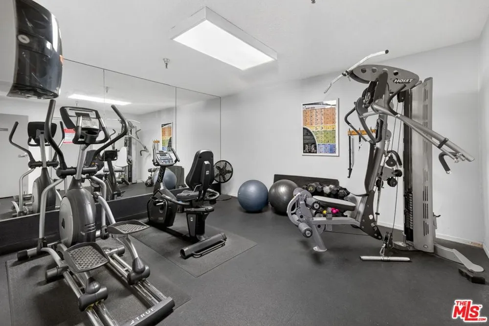 8530 Holloway Drive #303 West Hollywood, CA 90069