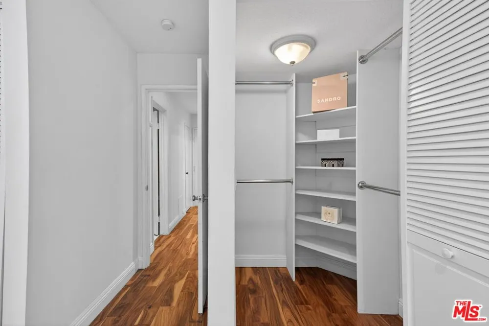 8530 Holloway Drive #303 West Hollywood, CA 90069