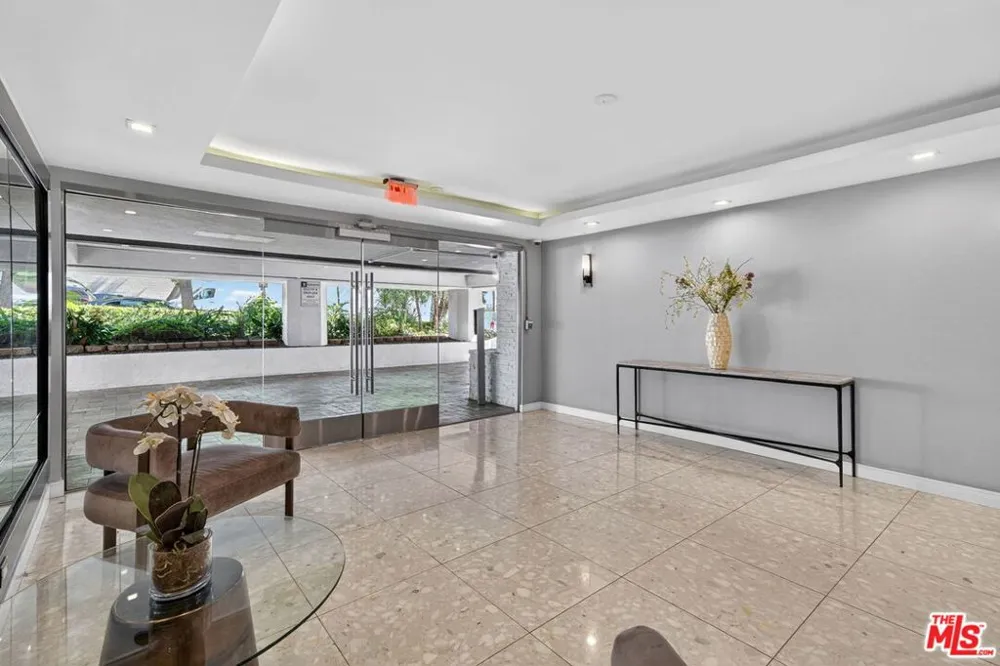 8530 Holloway Drive #303 West Hollywood, CA 90069