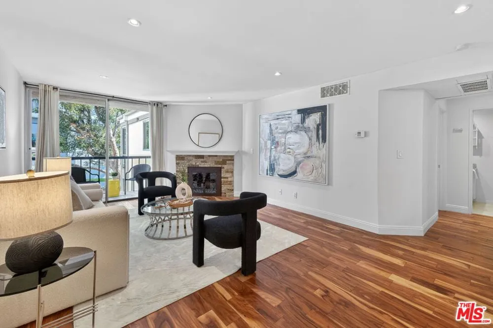 8530 Holloway Drive #303 West Hollywood, CA 90069