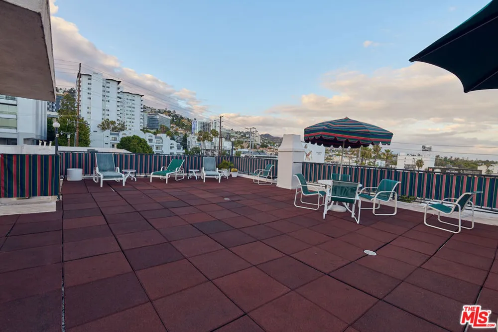 8530 Holloway Drive #303 West Hollywood, CA 90069