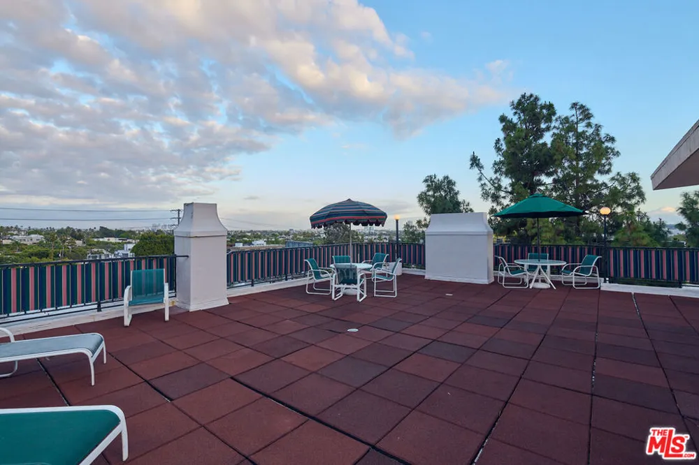 8530 Holloway Drive #303 West Hollywood, CA 90069