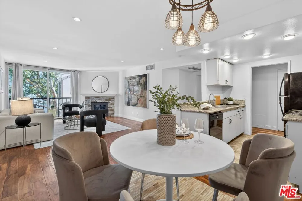 8530 Holloway Drive #303 West Hollywood, CA 90069
