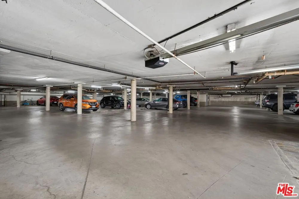 8530 Holloway Drive #303 West Hollywood, CA 90069