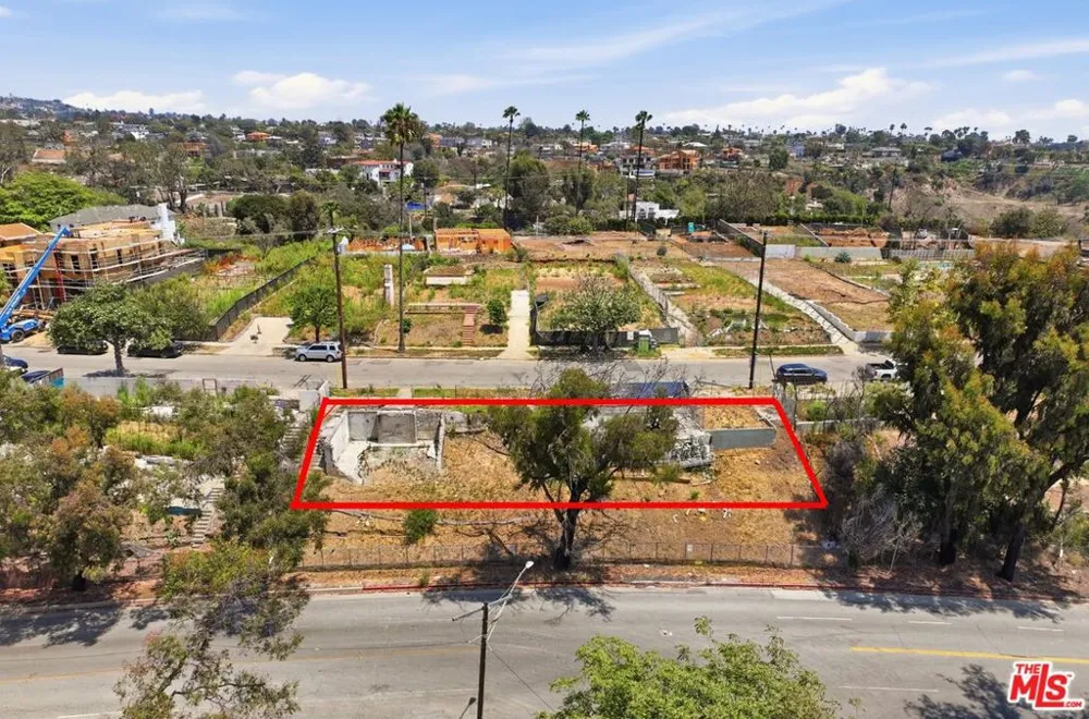 545 Las Casas Avenue Los Angeles, CA 90272