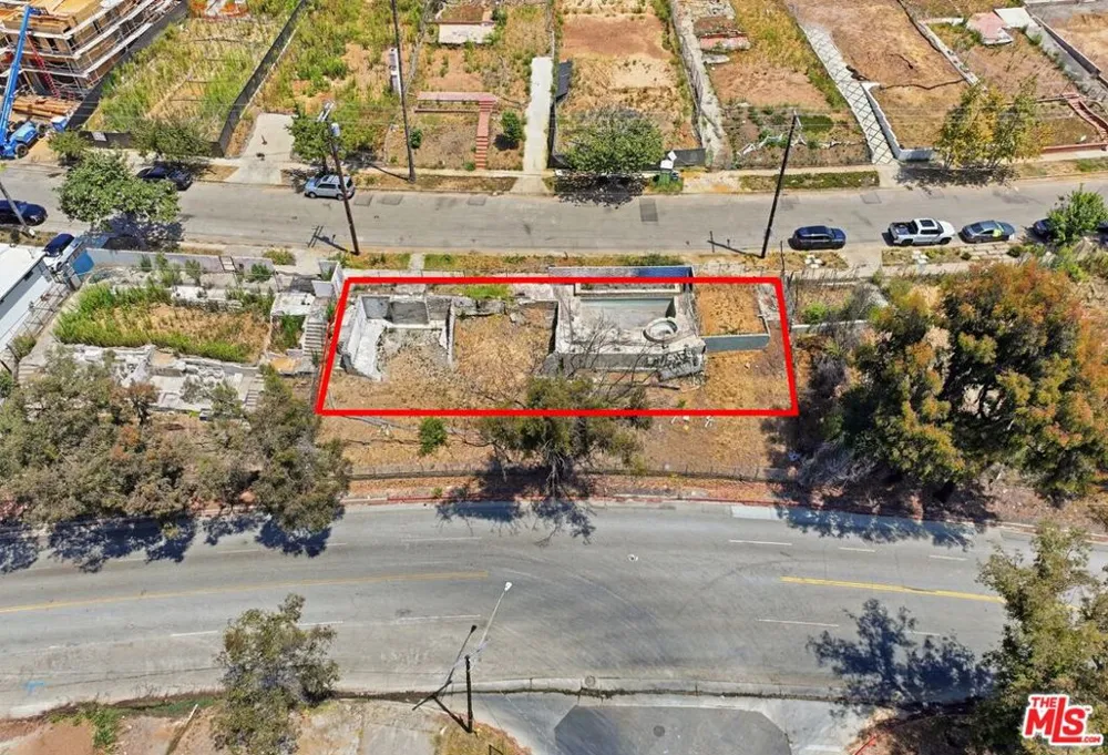 545 Las Casas Avenue Los Angeles, CA 90272