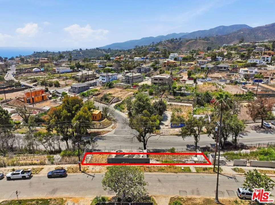 545 Las Casas Avenue Los Angeles, CA 90272