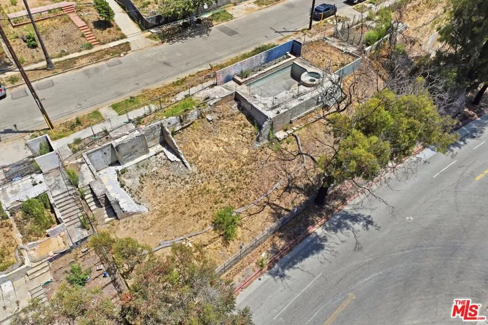 545 Las Casas Avenue Los Angeles, CA 90272