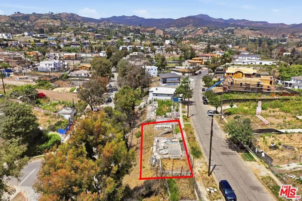 545 Las Casas Avenue Los Angeles, CA 90272