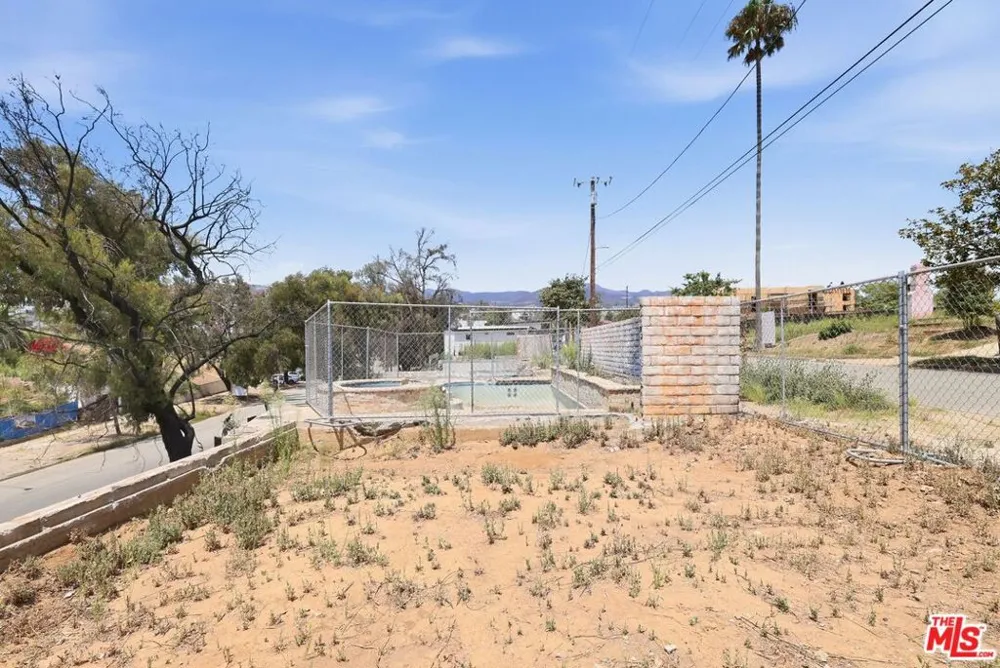 545 Las Casas Avenue Los Angeles, CA 90272