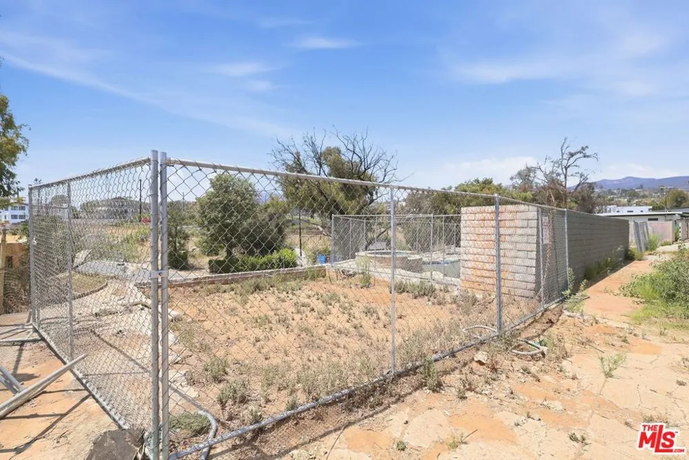 545 Las Casas Avenue Los Angeles, CA 90272