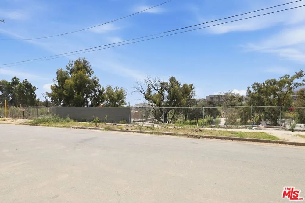 545 Las Casas Avenue Los Angeles, CA 90272