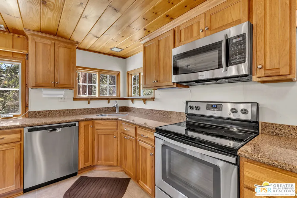 25280 Azalea Drive Idyllwild, CA 92549