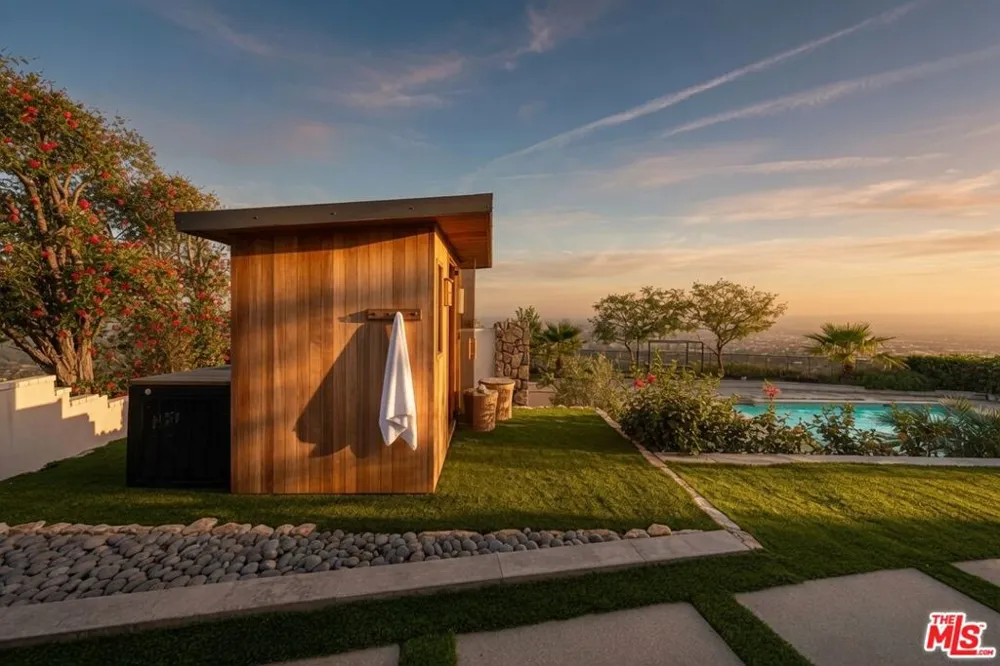 2715 Edwin Place Los Angeles, CA 90046