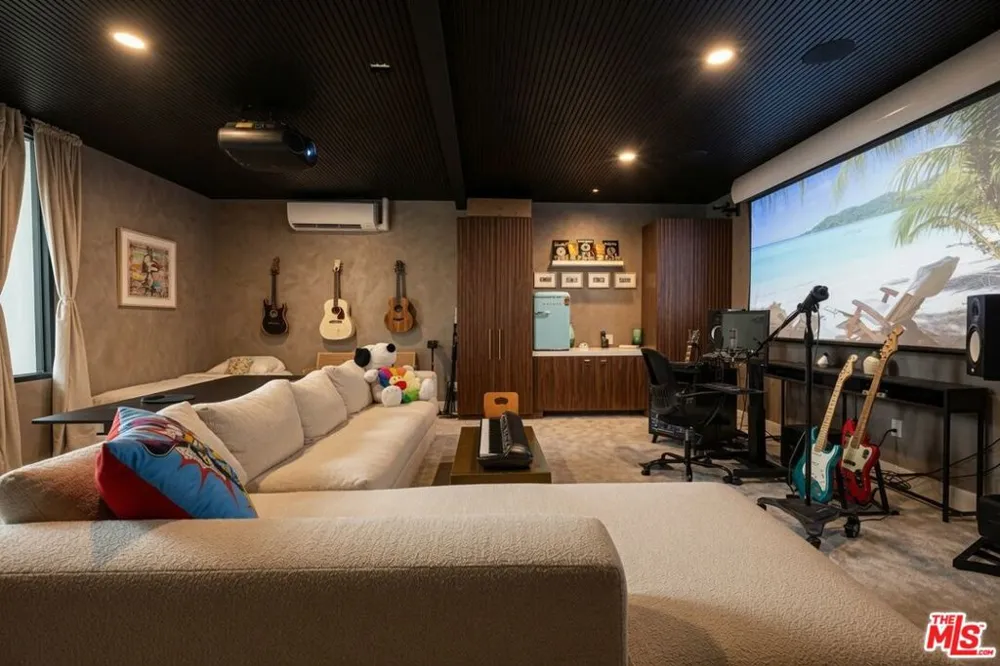 2715 Edwin Place Los Angeles, CA 90046