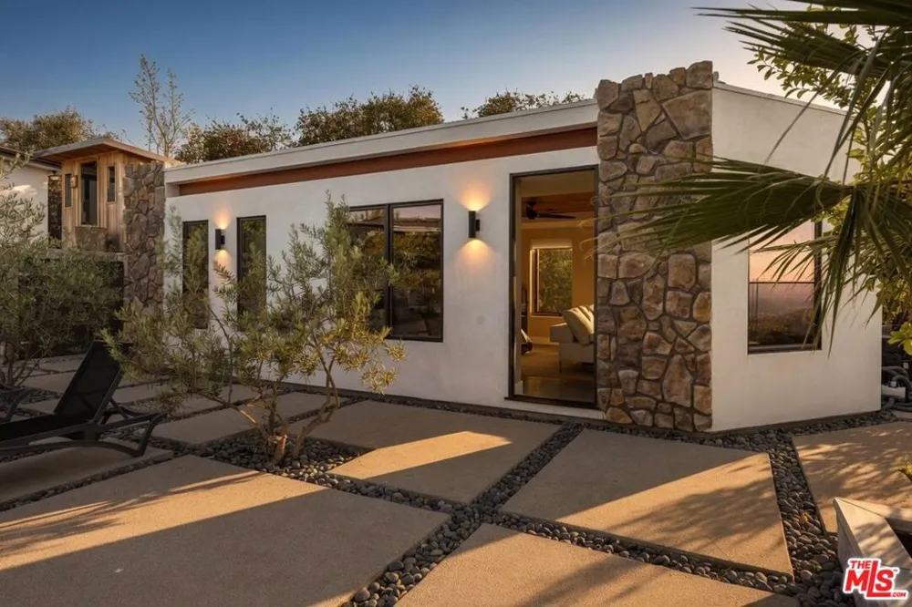 2715 Edwin Place Los Angeles, CA 90046