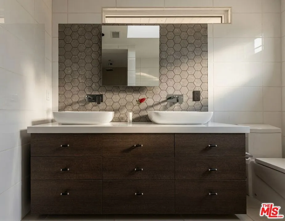 2715 Edwin Place Los Angeles, CA 90046