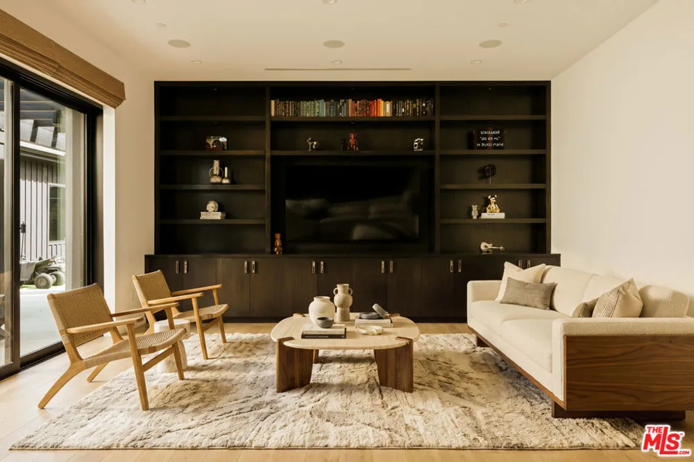 5330 Amestoy Avenue Encino, CA 91316
