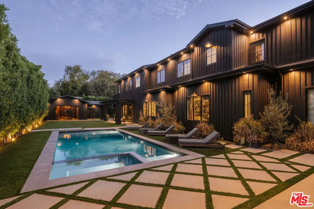 5330 Amestoy Avenue Encino, CA 91316