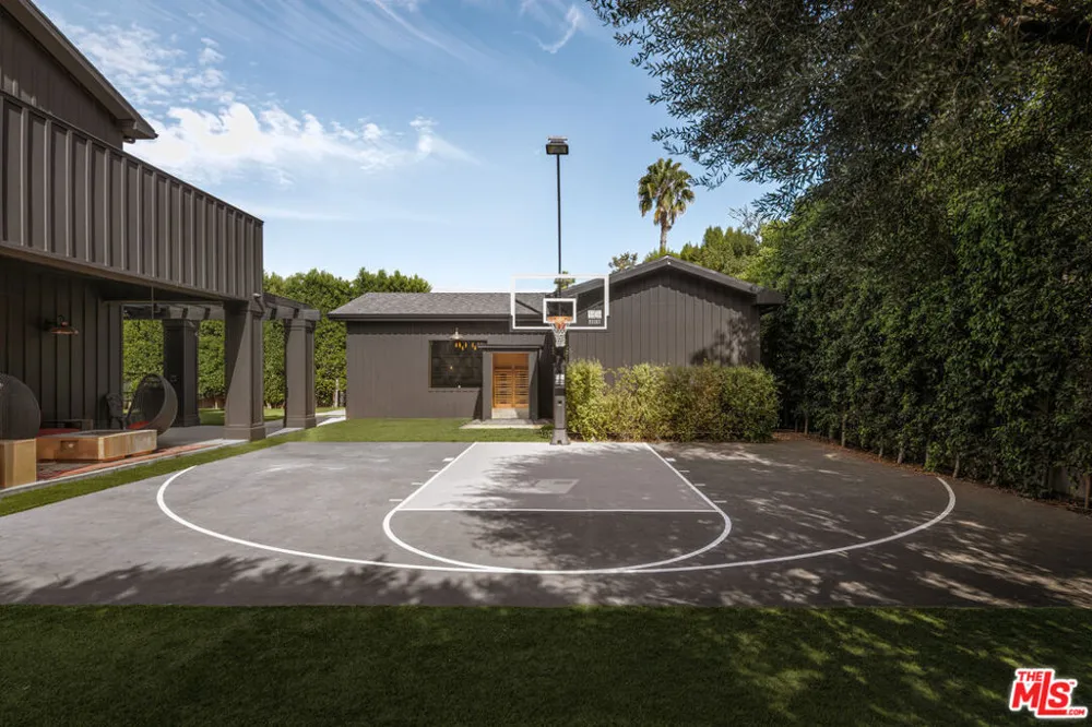5330 Amestoy Avenue Encino, CA 91316