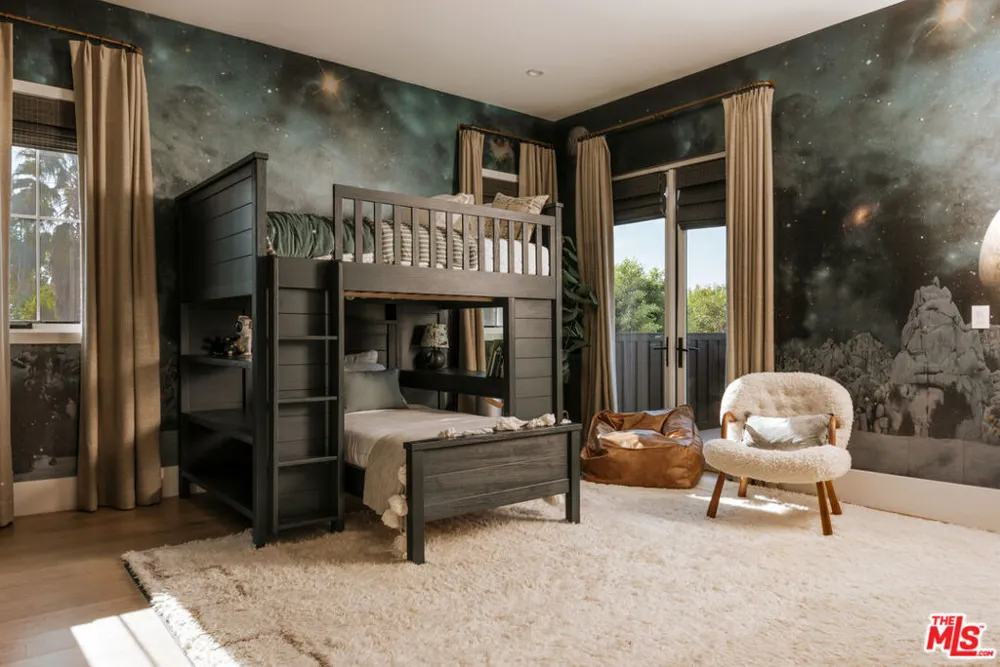 5330 Amestoy Avenue Encino, CA 91316
