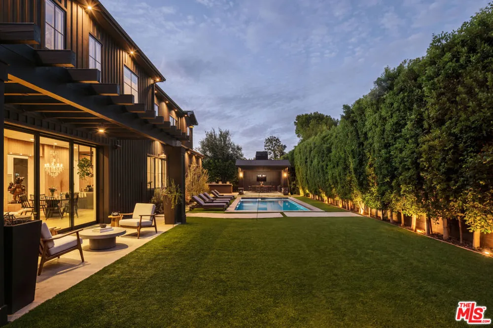5330 Amestoy Avenue Encino, CA 91316