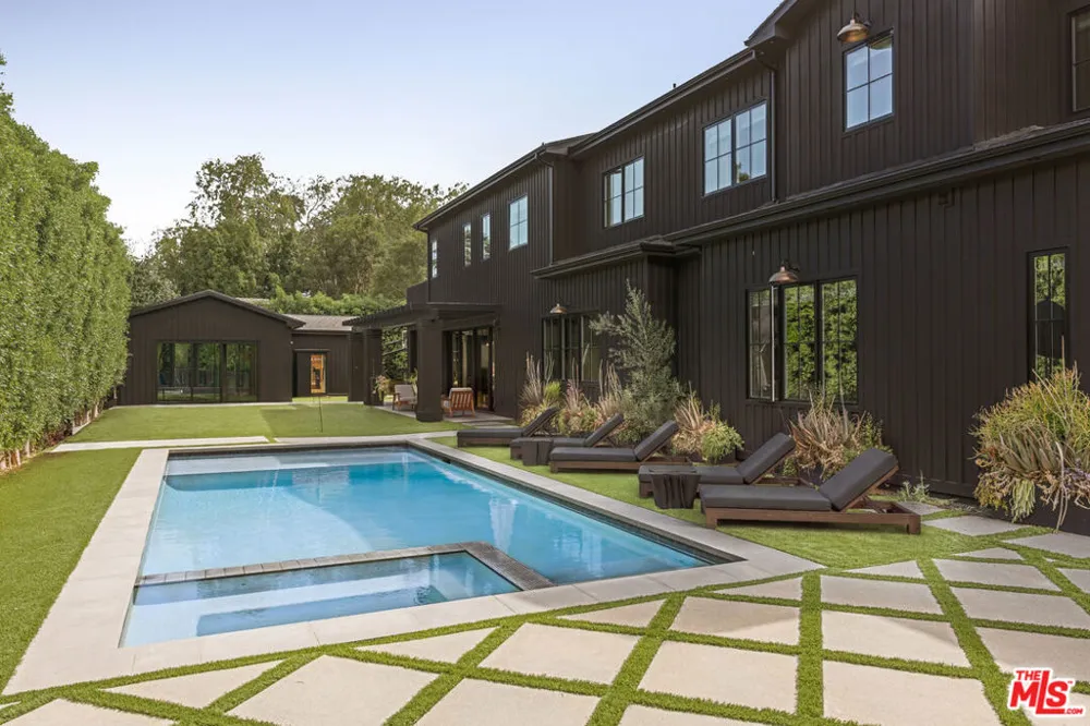 5330 Amestoy Avenue Encino, CA 91316