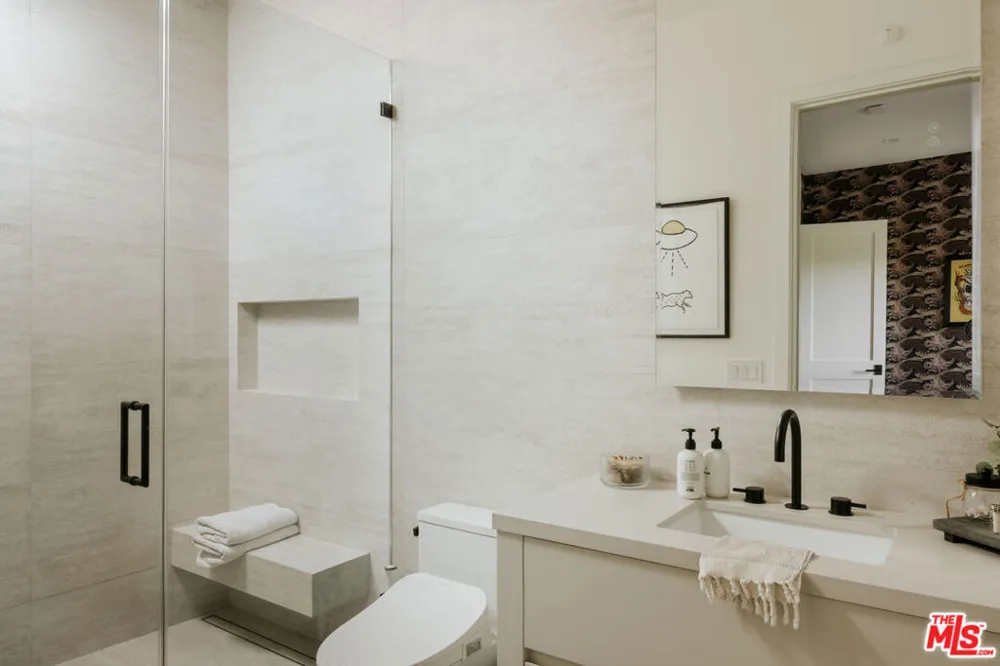 5330 Amestoy Avenue Encino, CA 91316