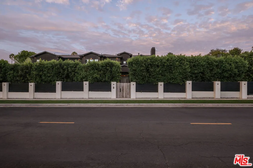 5330 Amestoy Avenue Encino, CA 91316
