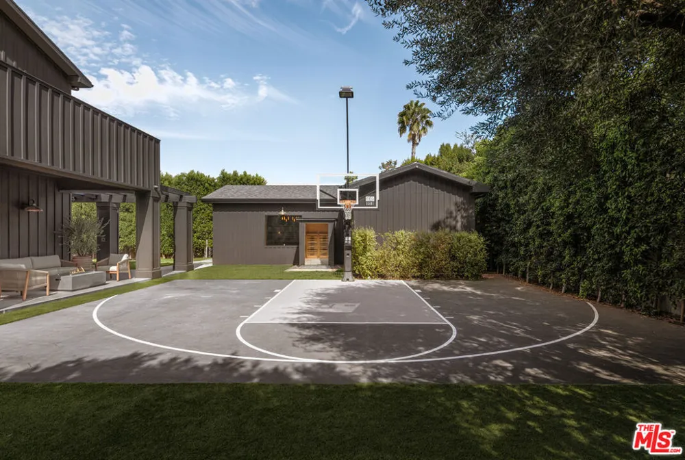 5330 Amestoy Avenue Encino, CA 91316