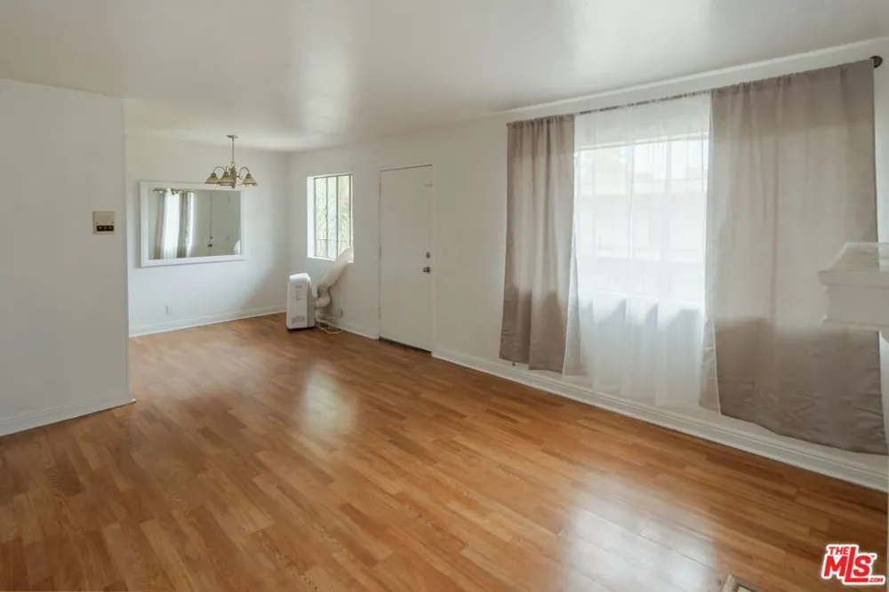 8505 Columbus Avenue #307 Los Angeles, CA 91343
