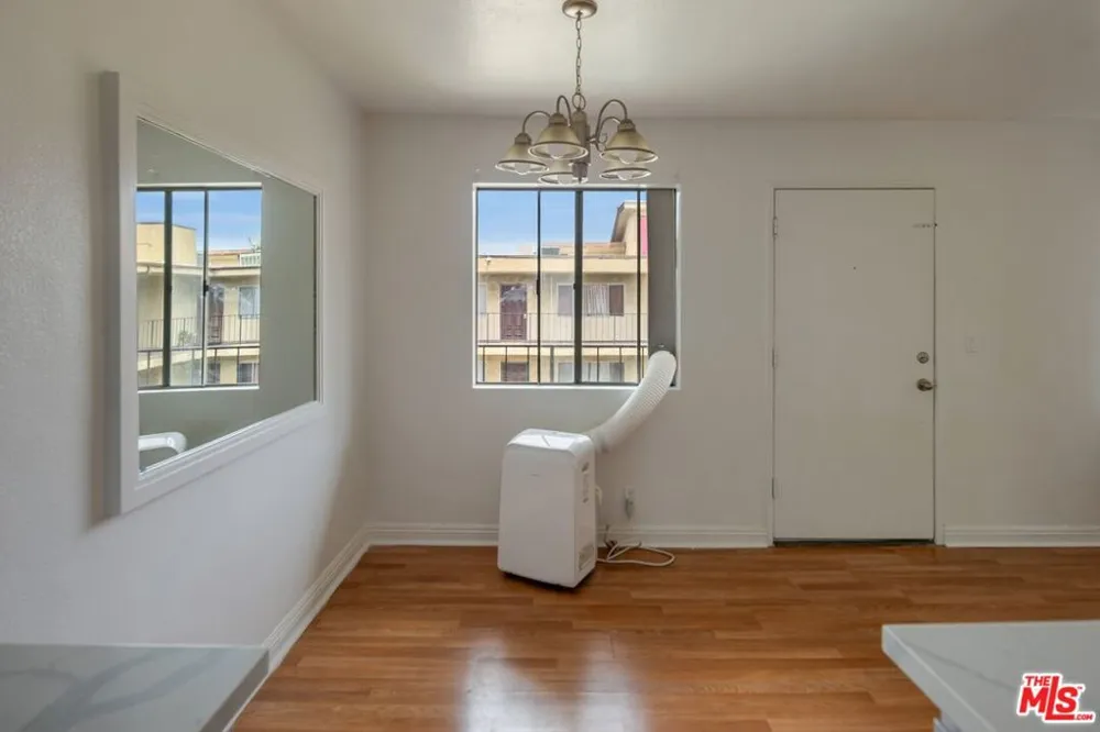 8505 Columbus Avenue #307 Los Angeles, CA 91343