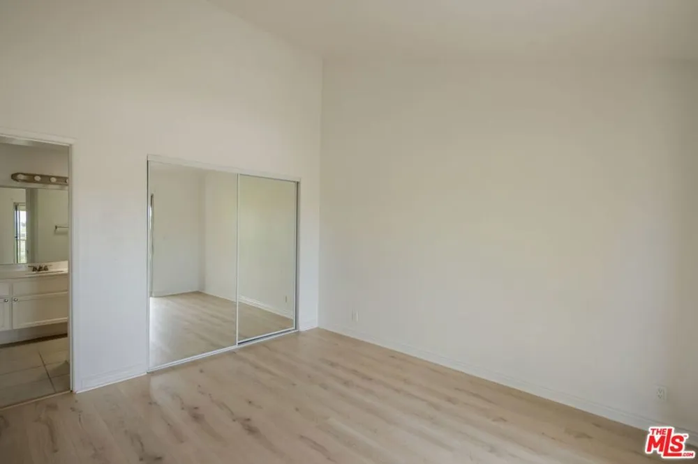8505 Columbus Avenue #307 Los Angeles, CA 91343