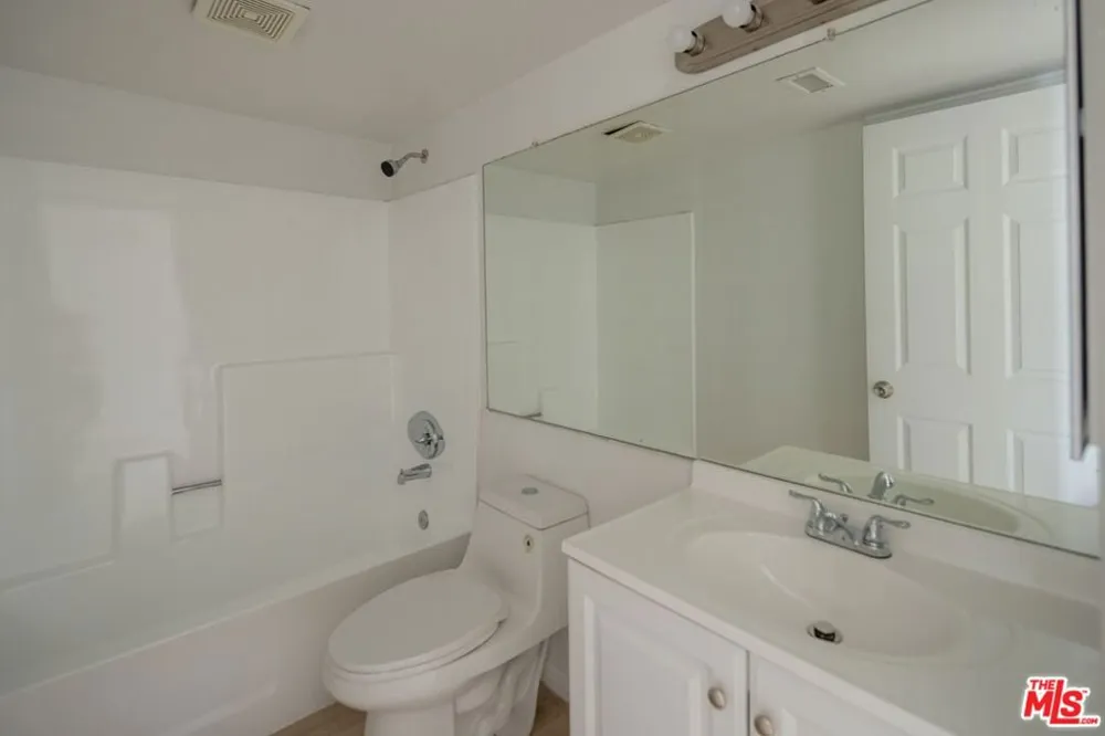 8505 Columbus Avenue #307 Los Angeles, CA 91343