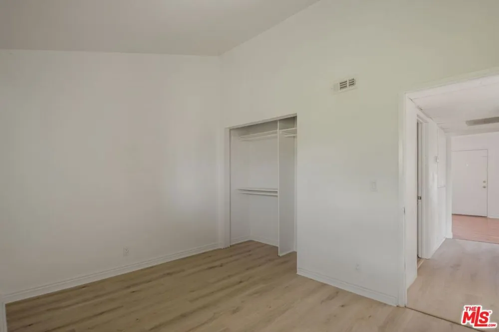 8505 Columbus Avenue #307 Los Angeles, CA 91343