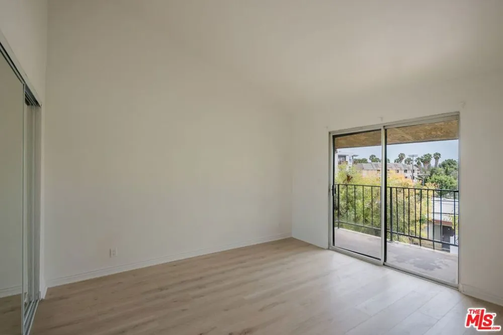 8505 Columbus Avenue #307 Los Angeles, CA 91343