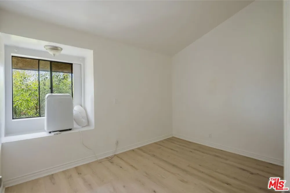 8505 Columbus Avenue #307 Los Angeles, CA 91343