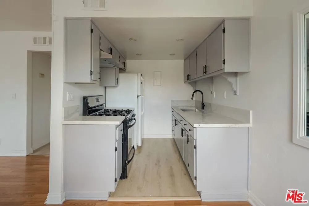 8505 Columbus Avenue #307 Los Angeles, CA 91343