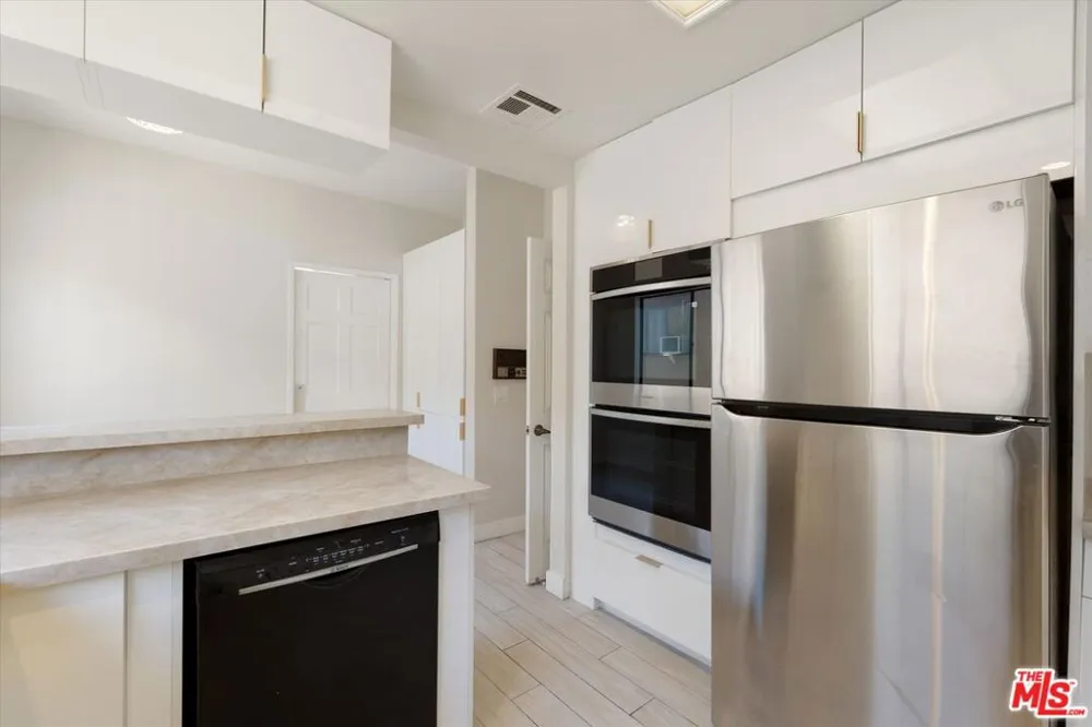 432 S Hamel Road #201 Los Angeles, CA 90048