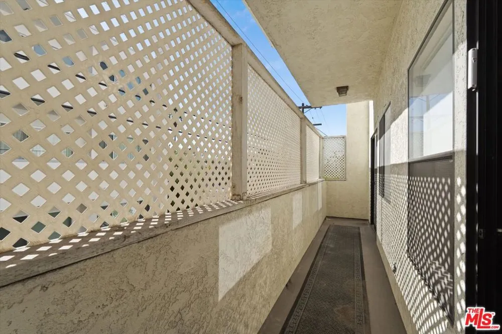432 S Hamel Road #201 Los Angeles, CA 90048