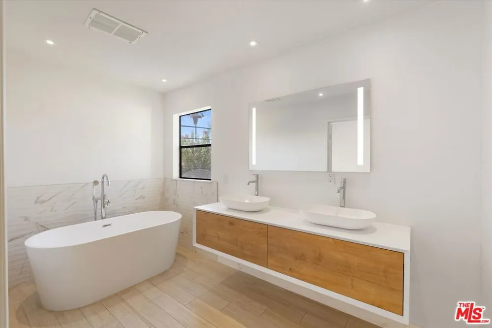 432 S Hamel Road #201 Los Angeles, CA 90048