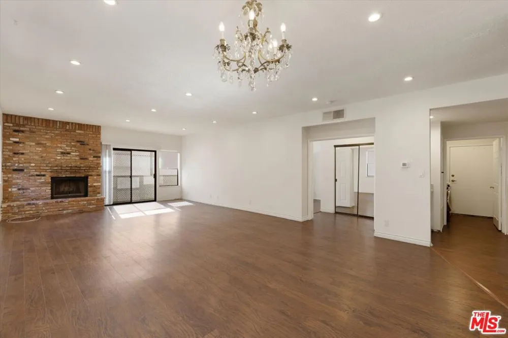 432 S Hamel Road #201 Los Angeles, CA 90048