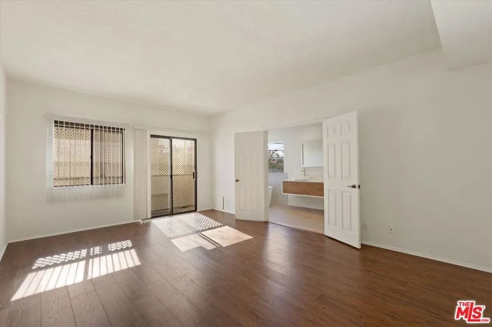 432 S Hamel Road #201 Los Angeles, CA 90048