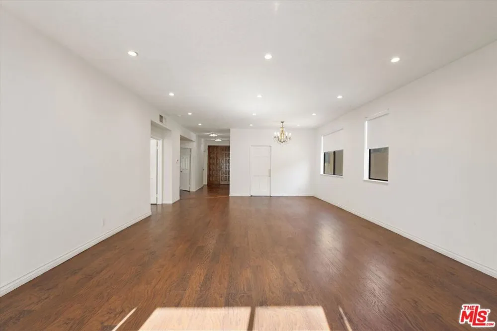 432 S Hamel Road #201 Los Angeles, CA 90048
