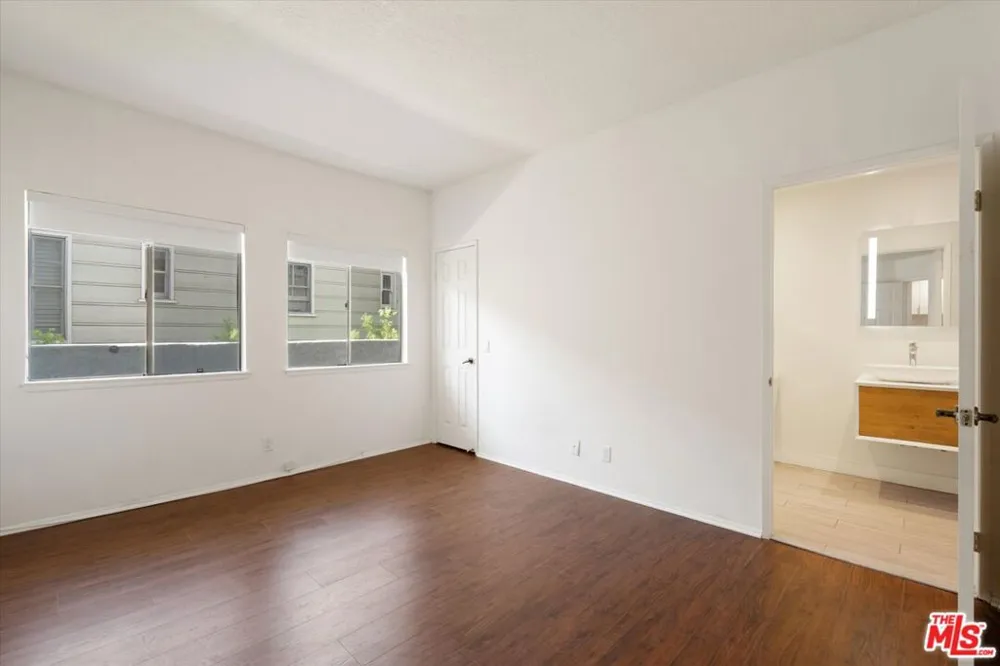 432 S Hamel Road #201 Los Angeles, CA 90048