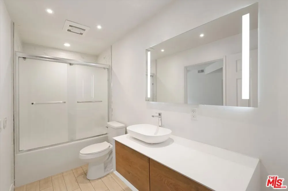 432 S Hamel Road #201 Los Angeles, CA 90048