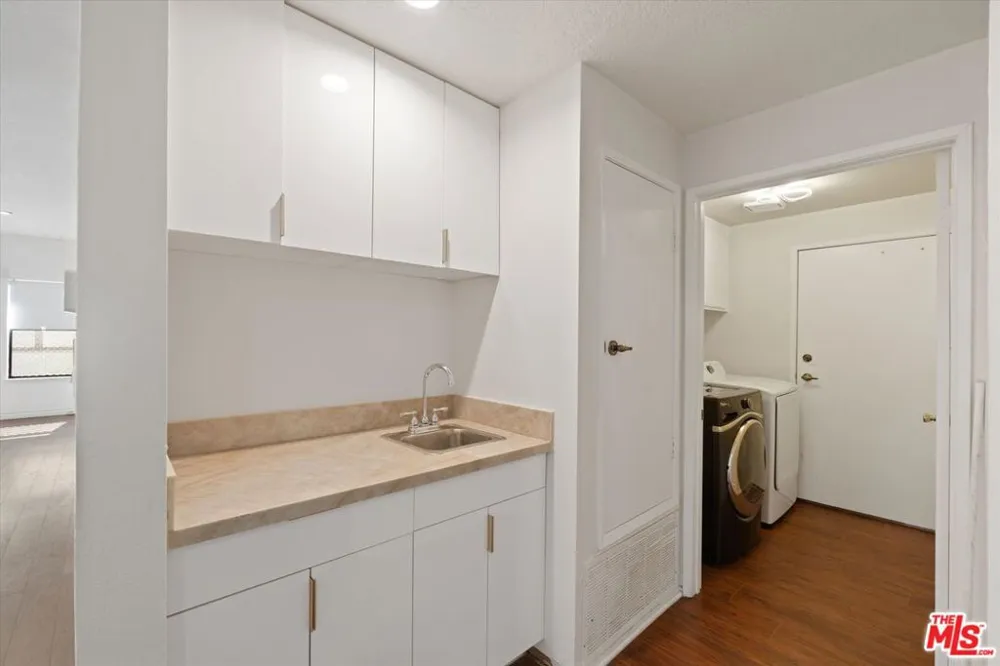 432 S Hamel Road #201 Los Angeles, CA 90048