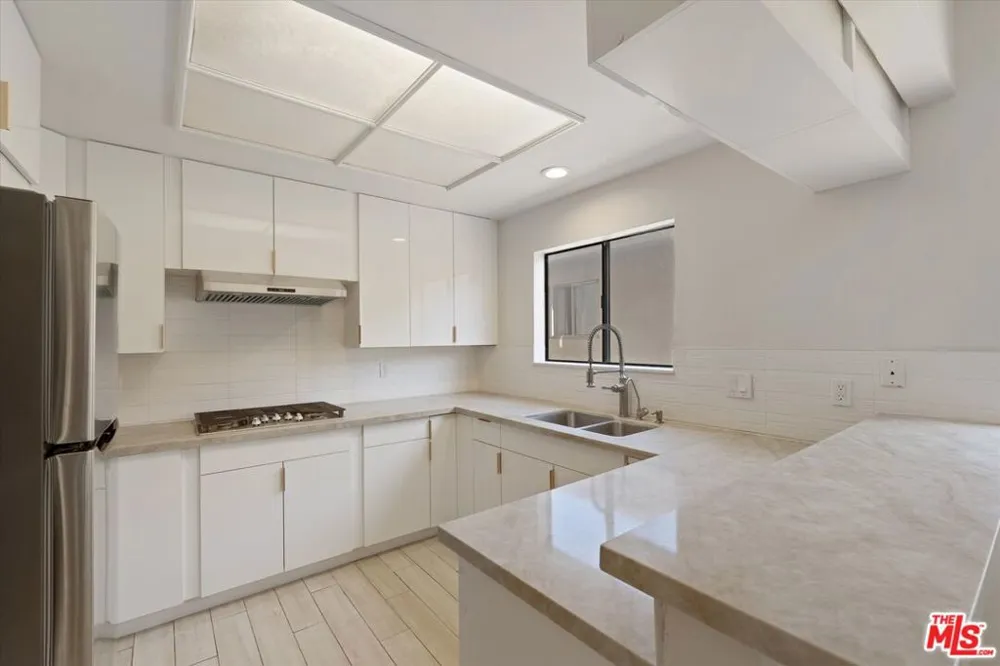 432 S Hamel Road #201 Los Angeles, CA 90048